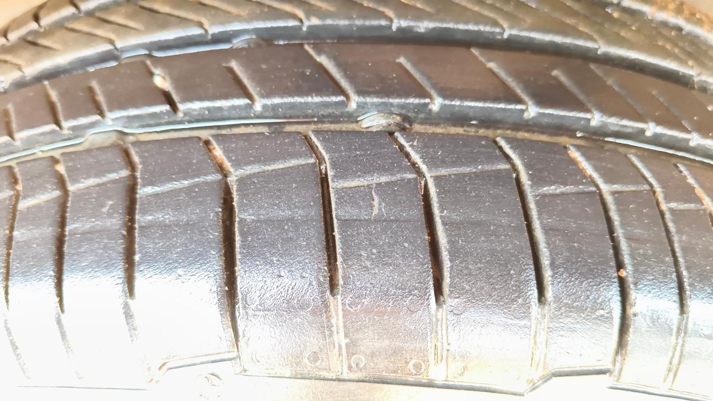 2015 Honda Amaze 1.2L I-VTEC S AT, Petrol, Automatic, 36,084 km, Left Front Tyre Tread