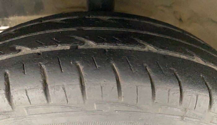 2015 Hyundai Eon ERA +, Petrol, Manual, 22,557 km, Left Front Tyre Tread