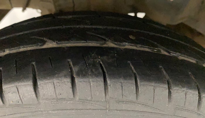 2015 Hyundai Eon ERA +, Petrol, Manual, 22,557 km, Right Rear Tyre Tread