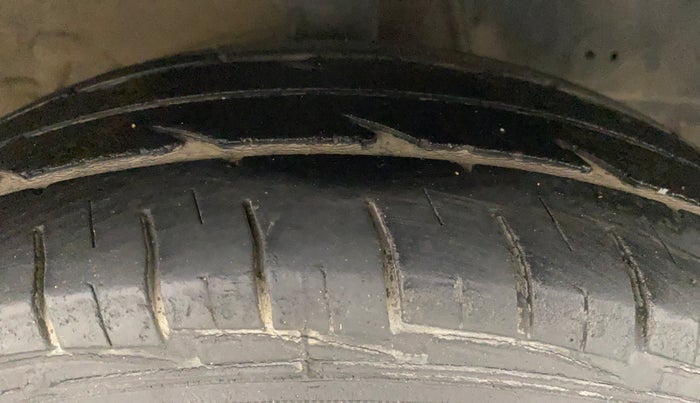 2015 Hyundai Eon ERA +, Petrol, Manual, 22,557 km, Right Front Tyre Tread