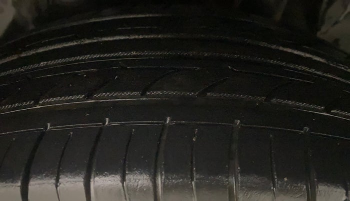 2016 Hyundai Creta SX PLUS 1.6 PETROL, Petrol, Manual, 72,881 km, Left Rear Tyre Tread