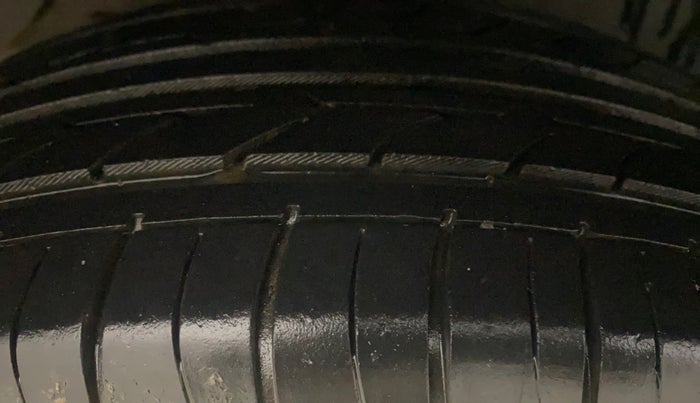 2016 Hyundai Creta SX PLUS 1.6 PETROL, Petrol, Manual, 72,881 km, Right Rear Tyre Tread