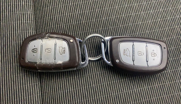 2016 Hyundai Creta SX PLUS 1.6 PETROL, Petrol, Manual, 72,881 km, Key Close Up