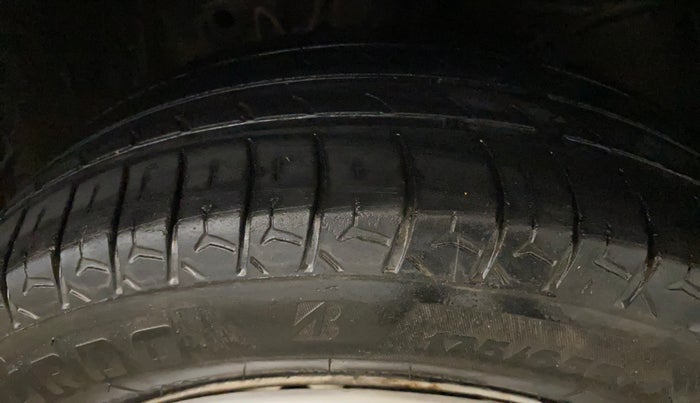 2020 Honda Amaze 1.2L I-VTEC E, CNG, Manual, 83,769 km, Right Front Tyre Tread