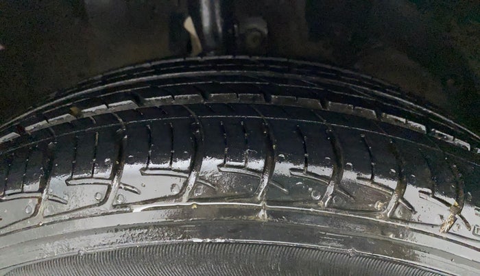2017 Maruti Baleno SIGMA PETROL 1.2, CNG, Manual, 85,951 km, Right Front Tyre Tread