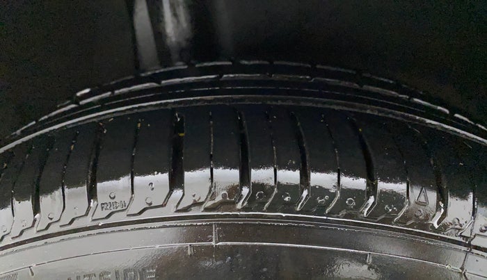2017 Maruti Baleno SIGMA PETROL 1.2, CNG, Manual, 85,951 km, Right Rear Tyre Tread