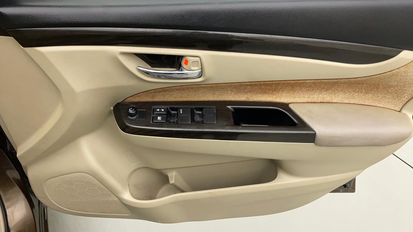 2015 Maruti Ciaz VXI+, Petrol, Manual, 94,950 km, Driver Side Door Panels Control