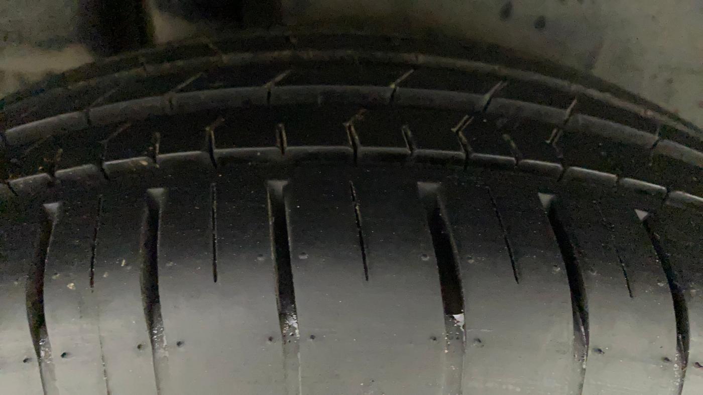 2015 Maruti Ciaz VXI+, Petrol, Manual, 94,950 km, Right Rear Tyre Tread