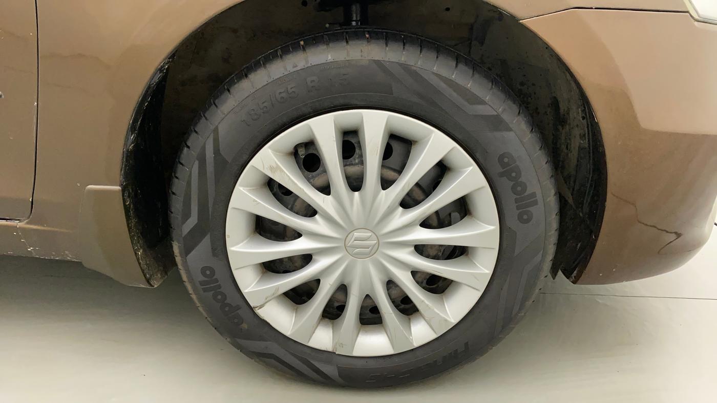 2015 Maruti Ciaz VXI+, Petrol, Manual, 94,950 km, Right Front Wheel