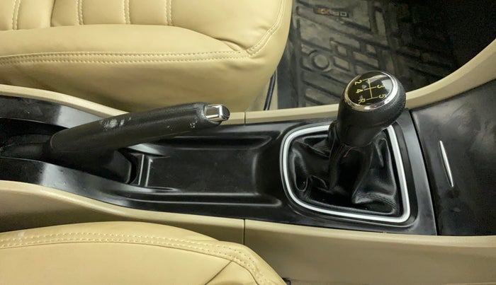 2015 Maruti Ciaz VXI+, Petrol, Manual, 94,950 km, Gear Lever