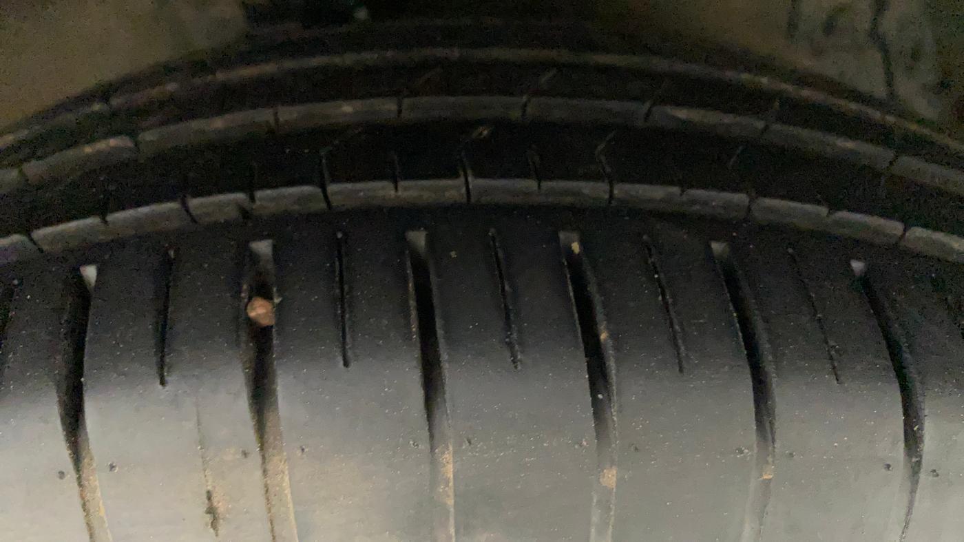 2015 Maruti Ciaz VXI+, Petrol, Manual, 94,950 km, Right Front Tyre Tread