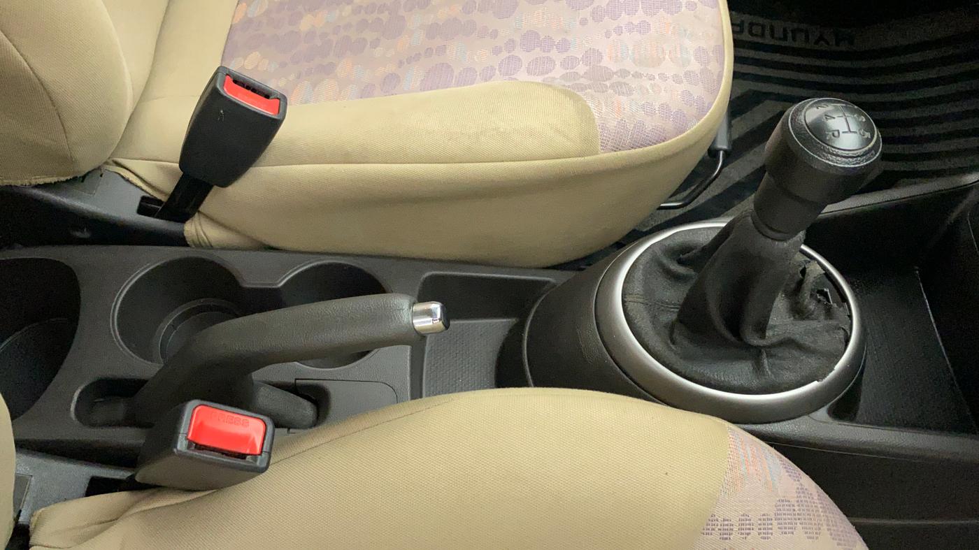 2013 Hyundai i20 MAGNA (O) 1.2, Petrol, Manual, 29,328 km, Gear Lever