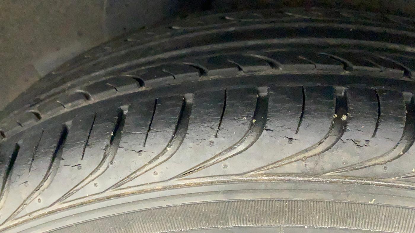 2013 Hyundai i20 MAGNA (O) 1.2, Petrol, Manual, 29,328 km, Left Rear Tyre Tread