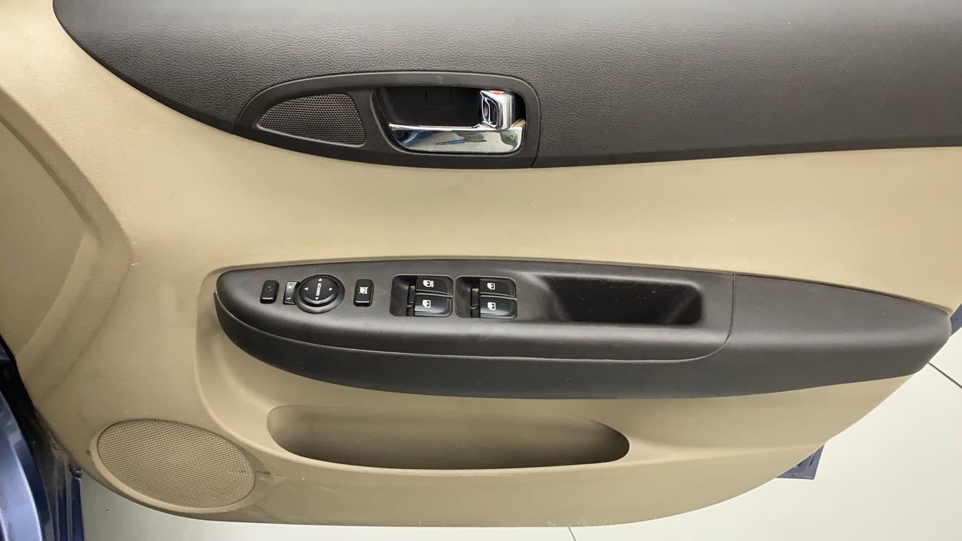 2013 Hyundai i20 MAGNA (O) 1.2, Petrol, Manual, 29,328 km, Driver Side Door Panels Control