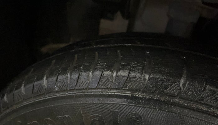 2018 Renault Kwid RXL, Petrol, Manual, 62,524 km, Left Front Tyre Tread