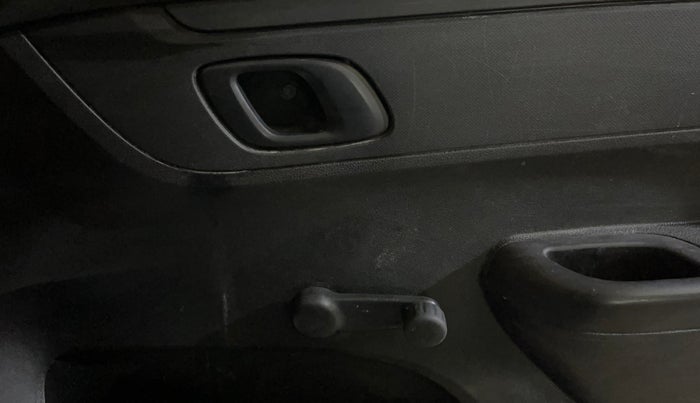 2018 Renault Kwid RXL, Petrol, Manual, 62,524 km, Driver Side Door Panels Control