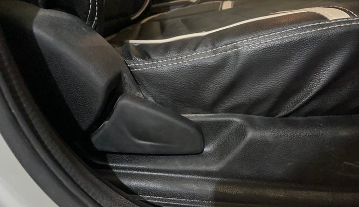 2018 Renault Kwid RXL, Petrol, Manual, 62,524 km, Driver Side Adjustment Panel