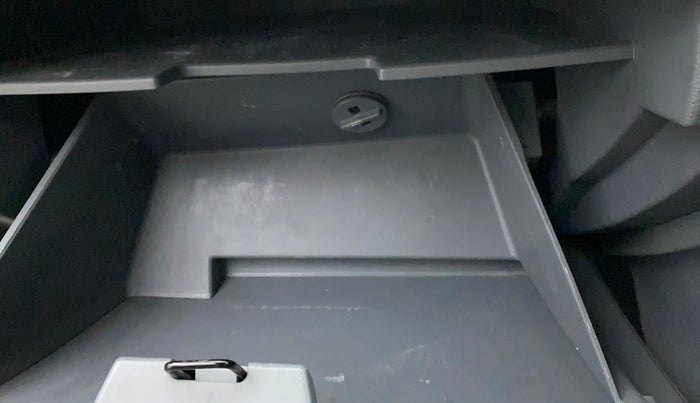 2018 Tata TIGOR XZ (O) PETROL, Petrol, Manual, 28,030 km, Cooled Glove Box