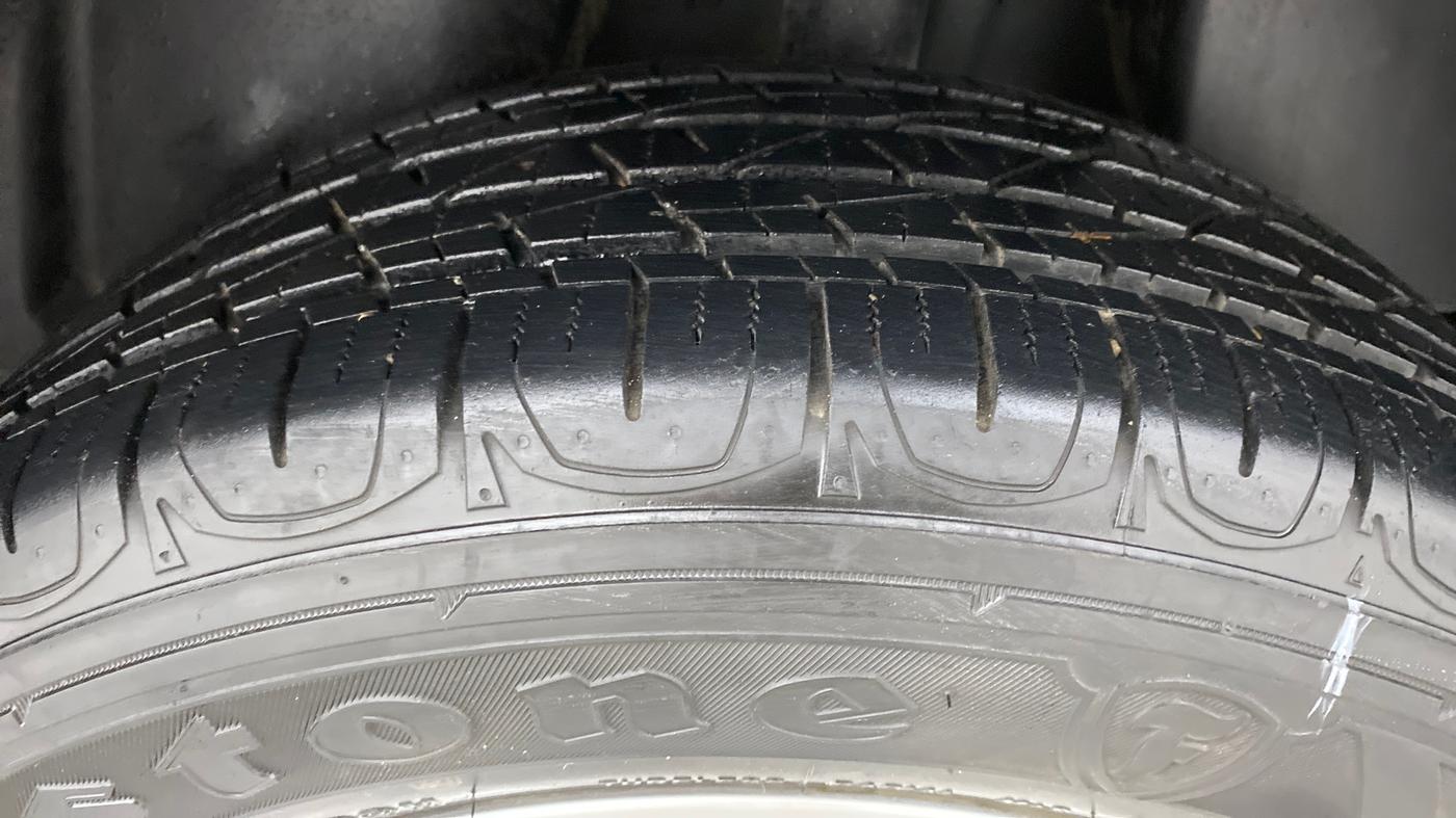 2017 Jeep Compass LIMITED 1.4 AT, Petrol, Automatic, 22,590 km, Left Rear Tyre Tread