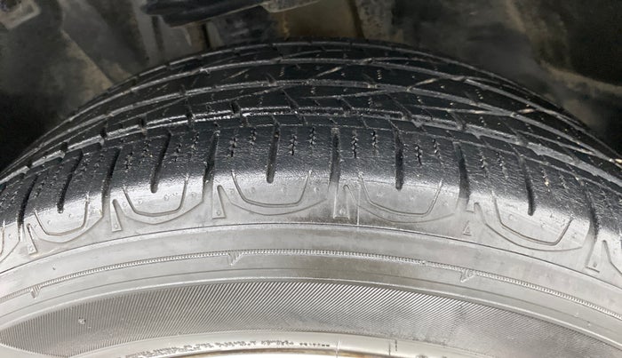 2017 Jeep Compass LIMITED 1.4 AT, Petrol, Automatic, 22,590 km, Right Front Tyre Tread