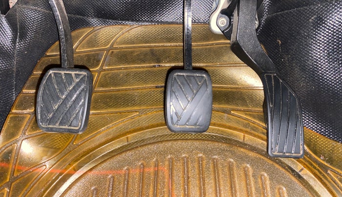 2013 Maruti Swift LDI, Diesel, Manual, 1,09,130 km, Pedals