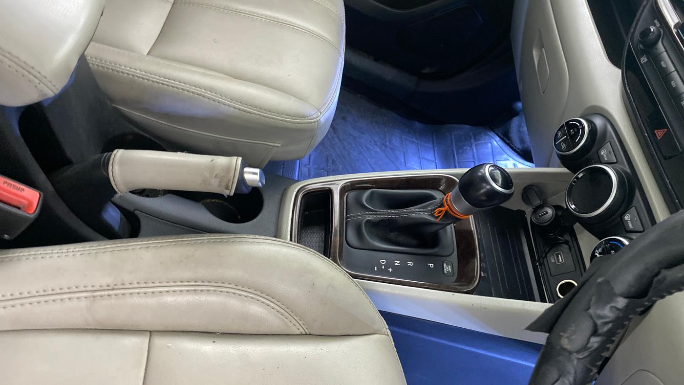 2020 Hyundai VENUE SX PLUS 1.0 TURBO DCT, Petrol, Automatic, 1,04,187 km, Gear Lever