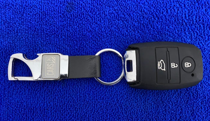 2022 KIA CARENS PRESTIGE PLUS 1.4 PETROL 7 STR, Petrol, Manual, 11,665 km, Key Close Up