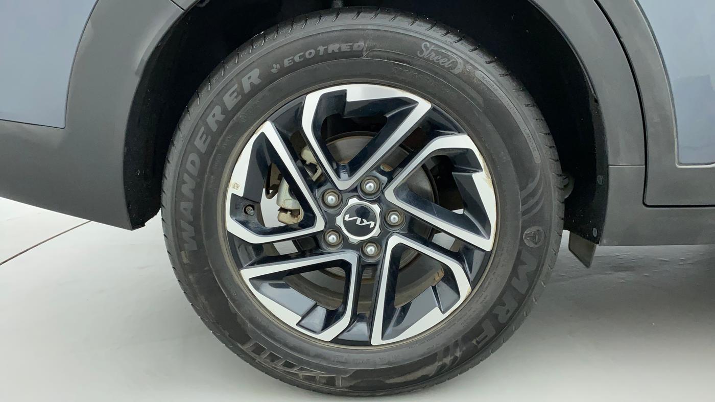 2022 KIA CARENS PRESTIGE PLUS 1.4 PETROL 7 STR, Petrol, Manual, 11,665 km, Right Rear Wheel