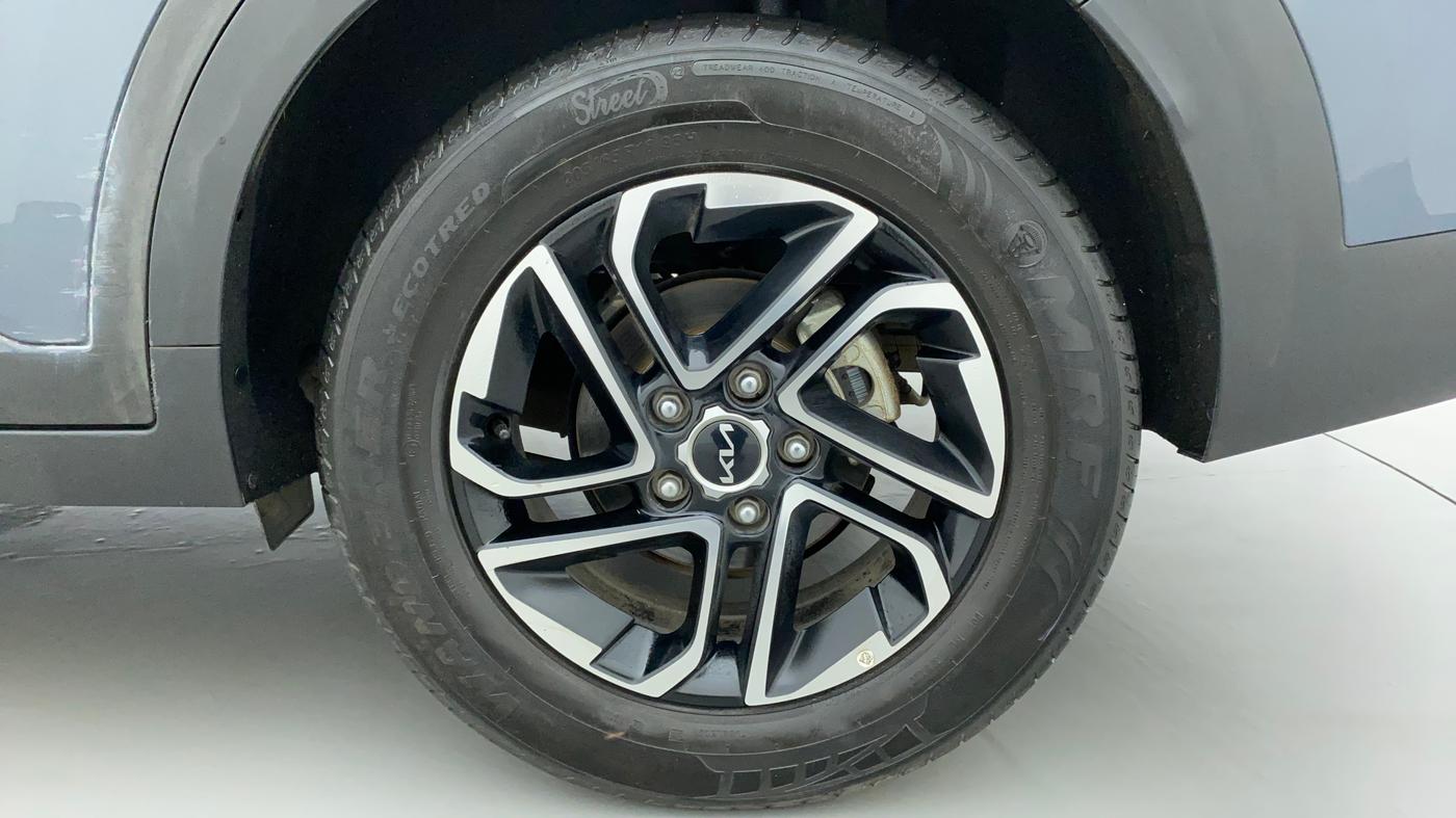 2022 KIA CARENS PRESTIGE PLUS 1.4 PETROL 7 STR, Petrol, Manual, 11,665 km, Left Rear Wheel