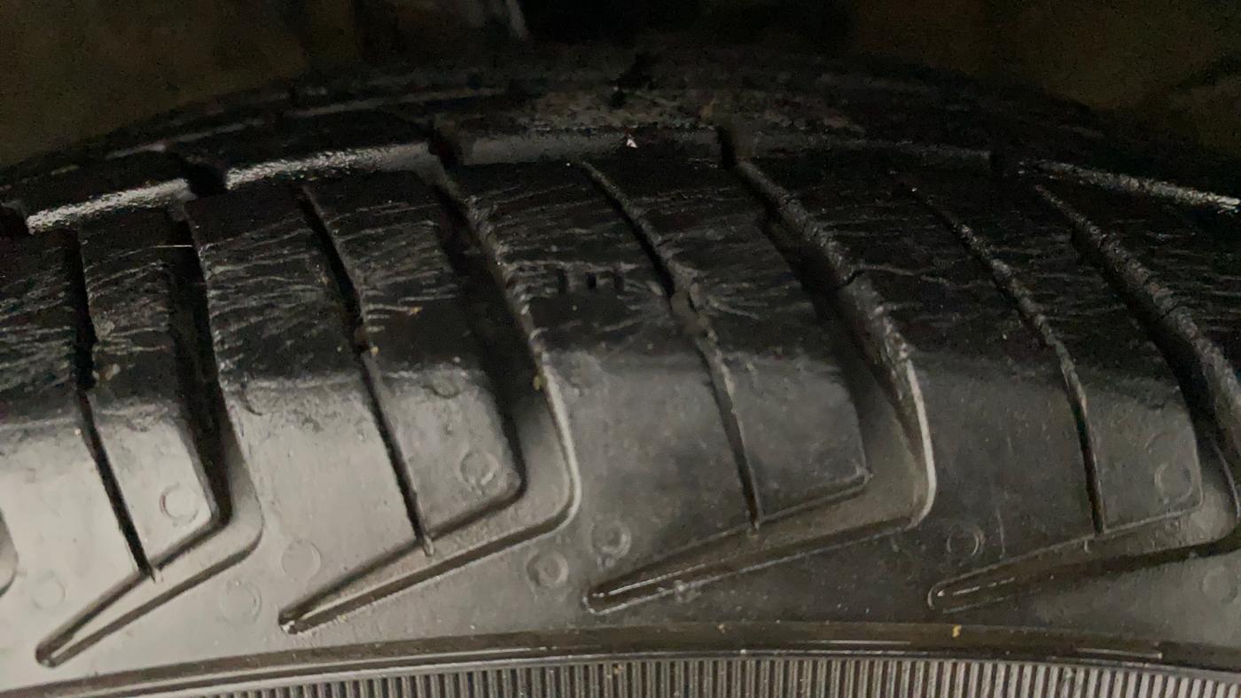 2011 Hyundai i10 MAGNA 1.2, Petrol, Manual, 66,818 km, Left Front Tyre Tread