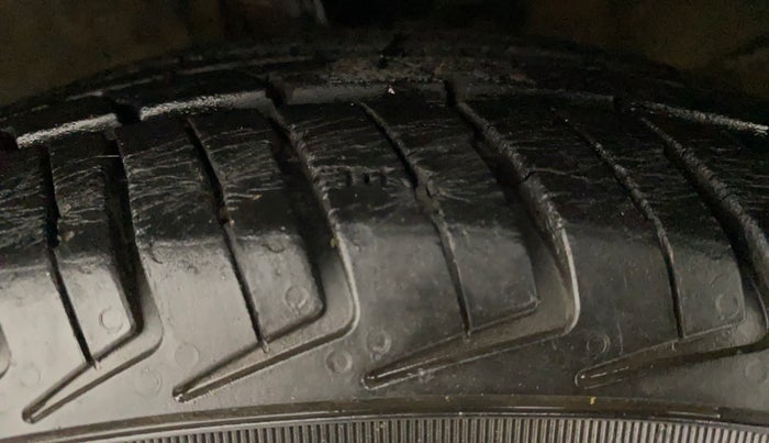 2011 Hyundai i10 MAGNA 1.2, Petrol, Manual, 66,818 km, Left Front Tyre Tread