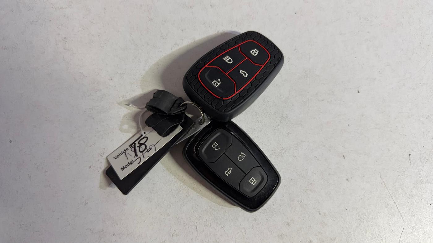 2021 Tata PUNCH ACCOMPLISHED AMT, Petrol, Automatic, 46,898 km, Key Close Up