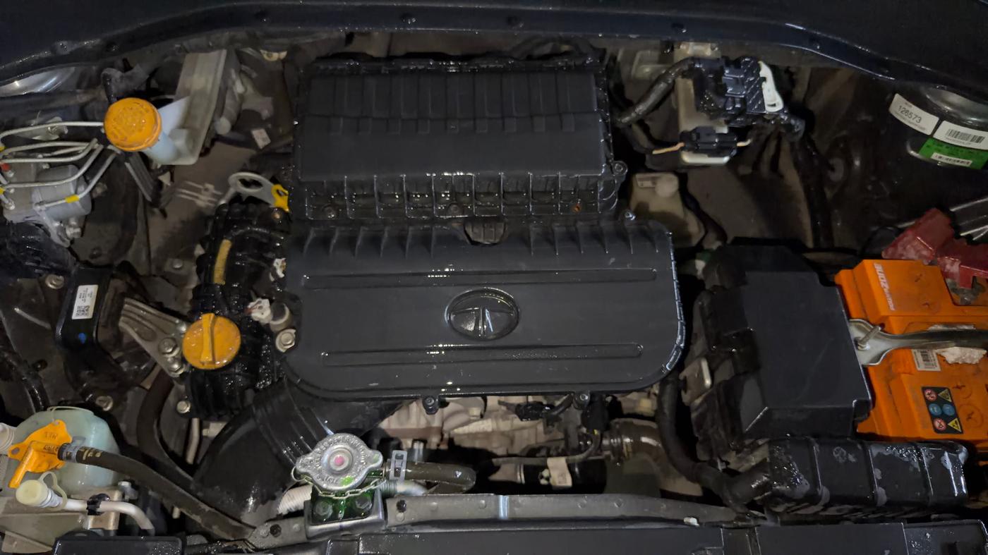 2021 Tata PUNCH ACCOMPLISHED AMT, Petrol, Automatic, 46,898 km, Engine View