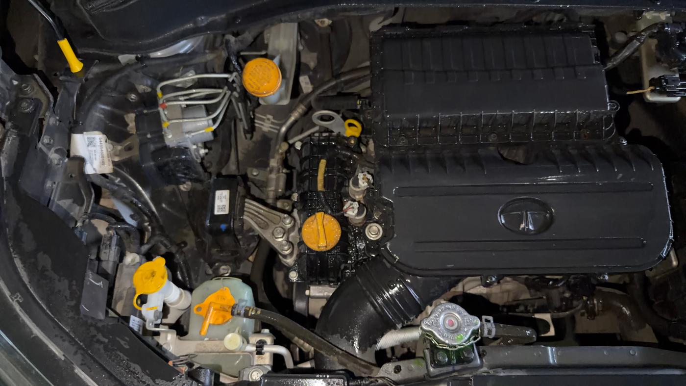2021 Tata PUNCH ACCOMPLISHED AMT, Petrol, Automatic, 46,898 km, Engine View - Right