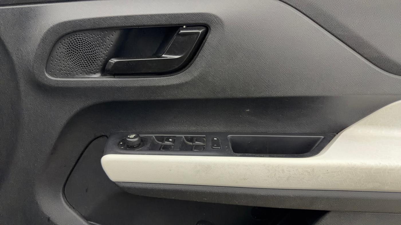 2021 Tata PUNCH ACCOMPLISHED AMT, Petrol, Automatic, 46,898 km, Driver Side Door Panels Control