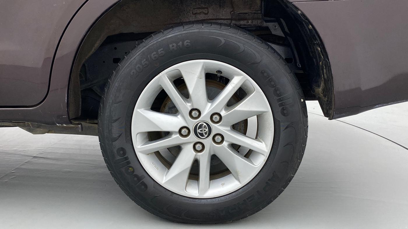 2016 Toyota Innova Crysta 2.4 VX 8 STR, Diesel, Manual, 84,235 km, Left Rear Wheel
