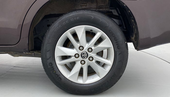 2016 Toyota Innova Crysta 2.4 VX 8 STR, Diesel, Manual, 84,235 km, Left Rear Wheel