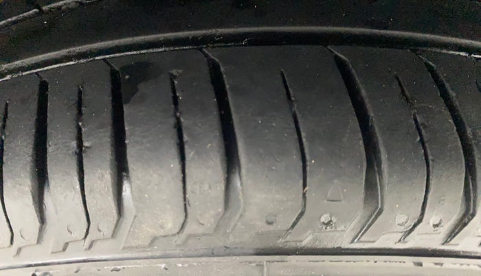 2021 Hyundai NEW I20 ASTA 1.2 AT, Petrol, Automatic, 29,967 km, Left Rear Tyre Tread