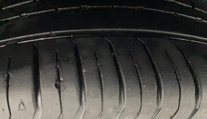 2021 Hyundai NEW I20 ASTA 1.2 AT, Petrol, Automatic, 29,967 km, Right Rear Tyre Tread