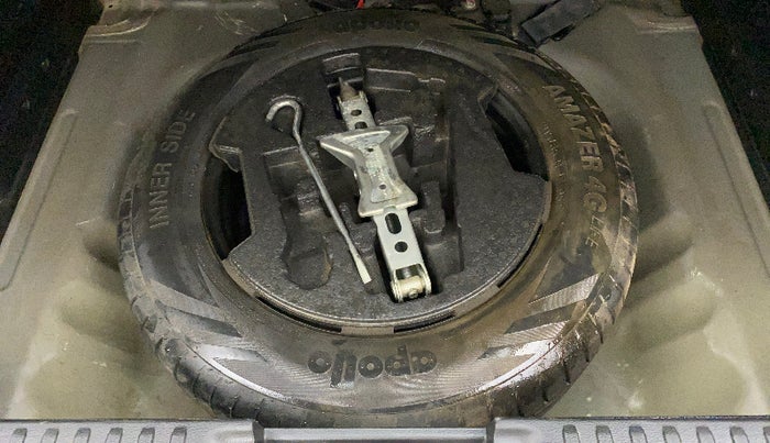 2019 Maruti Vitara Brezza VDI, Diesel, Manual, 82,773 km, Dicky (Boot door) - Tool missing
