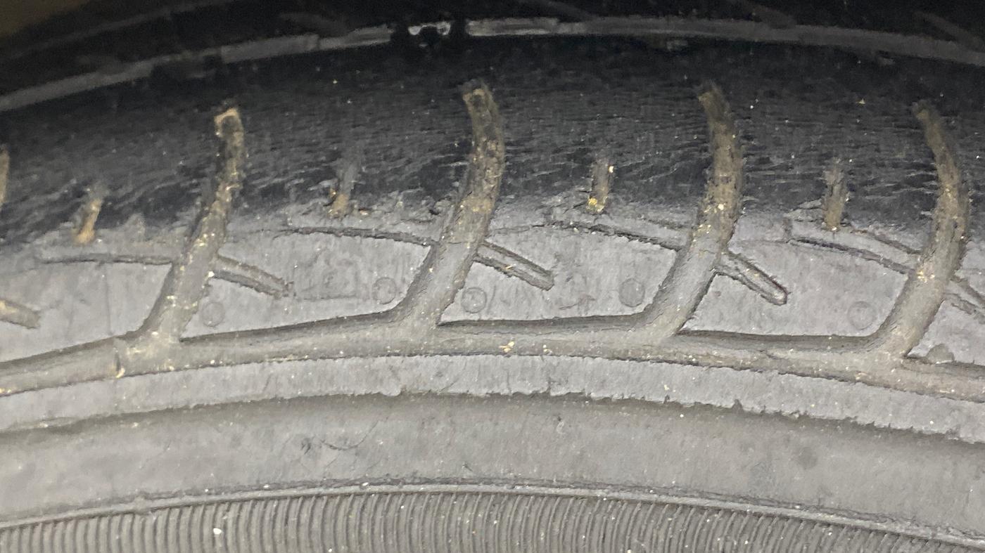 2016 Maruti Celerio ZXI, Petrol, Manual, 99,549 km, Left Front Tyre Tread