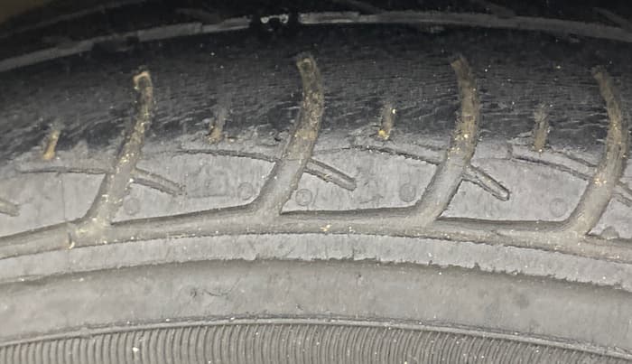 2016 Maruti Celerio ZXI, Petrol, Manual, 99,494 km, Left Front Tyre Tread
