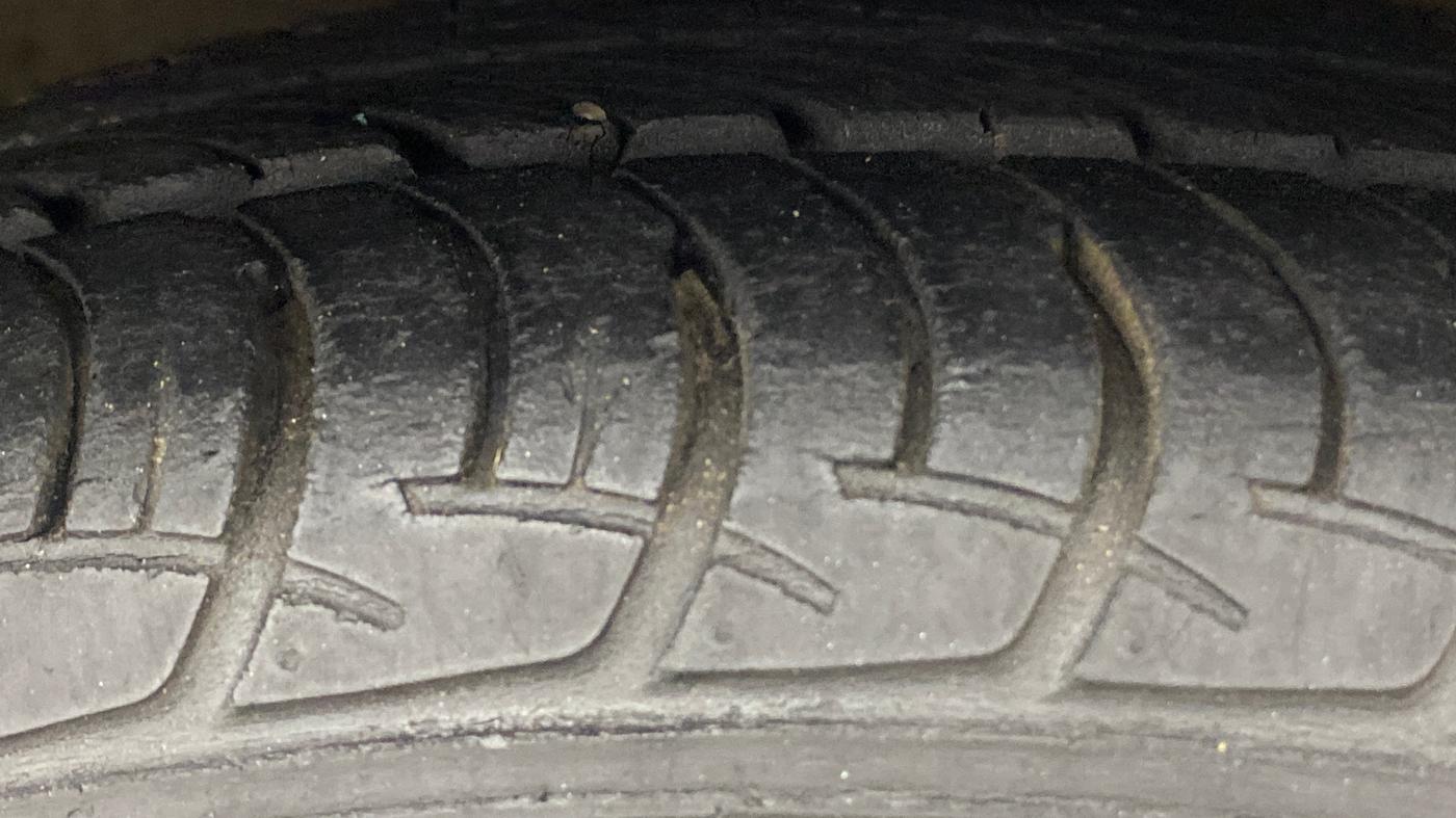 2016 Maruti Celerio ZXI, Petrol, Manual, 99,549 km, Right Front Tyre Tread