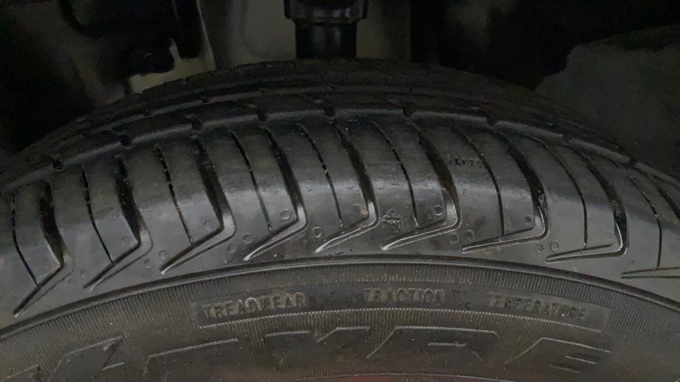 2017 Renault Kwid RXT 1.0, Petrol, Manual, 96,596 km, Left Front Tyre Tread