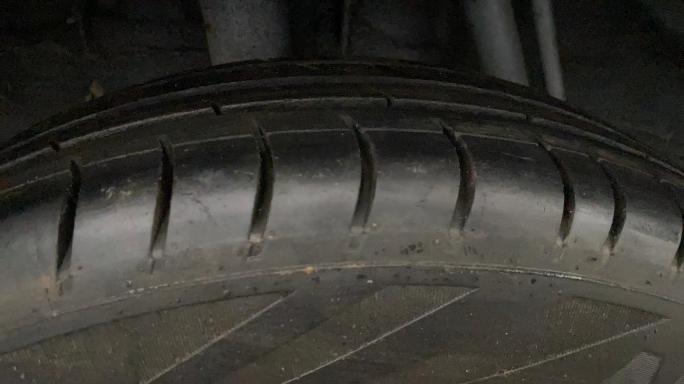 2017 Renault Kwid RXT 1.0, Petrol, Manual, 96,596 km, Right Rear Tyre Tread