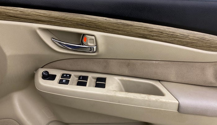 2018 Maruti Ciaz DELTA AT 1.5 SHVS PETROL, Petrol, Automatic, 47,525 km, Driver Side Door Panels Control