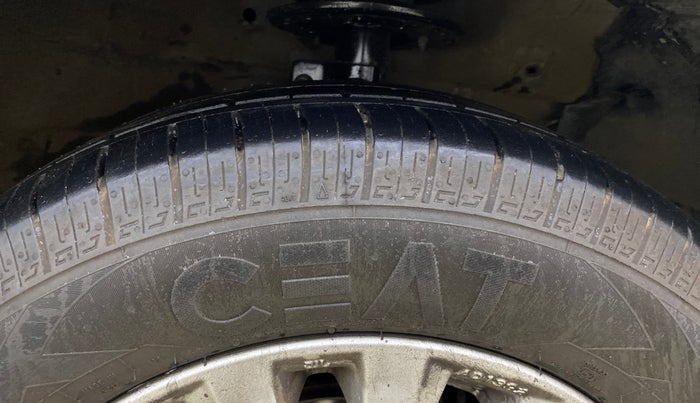 2018 Maruti Ciaz DELTA AT 1.5 SHVS PETROL, Petrol, Automatic, 47,525 km, Right Front Tyre Tread