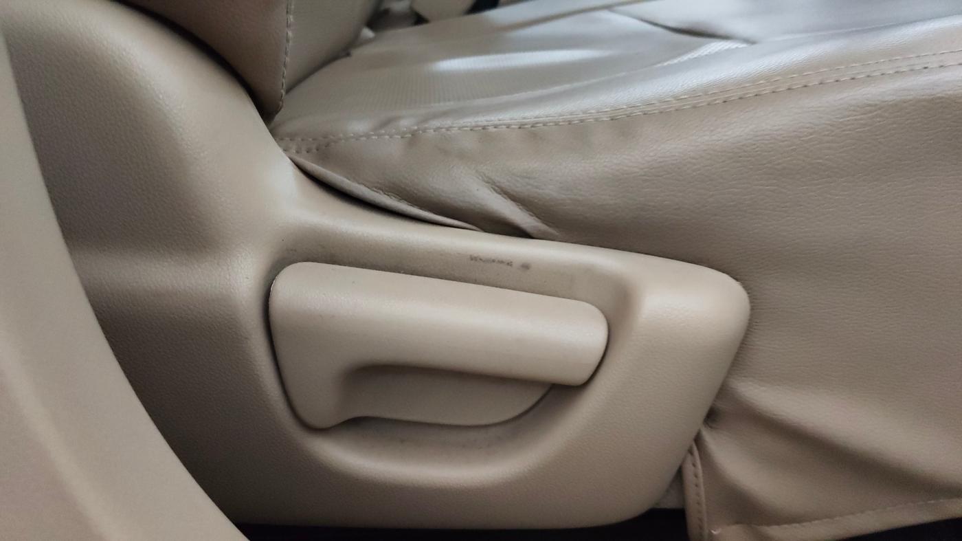 2015 Honda Brio V MT, Petrol, Manual, 86,322 km, Driver Side Adjustment Panel