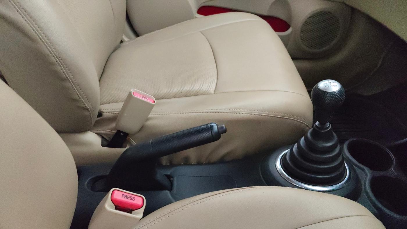 2015 Honda Brio V MT, Petrol, Manual, 86,322 km, Gear Lever
