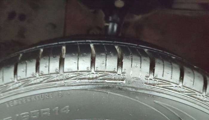 2015 Honda Brio V MT, Petrol, Manual, 86,210 km, Left Front Tyre Tread